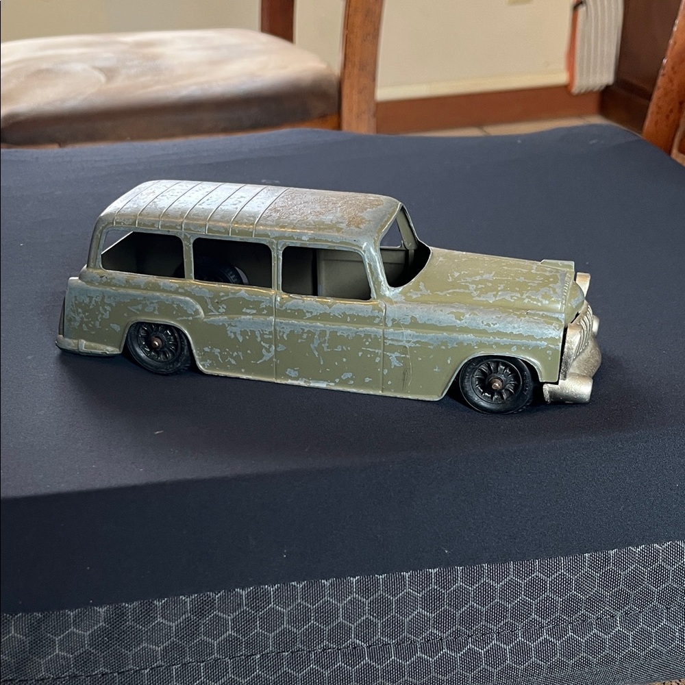 Vtg Hubley  Studebaker Toy Car